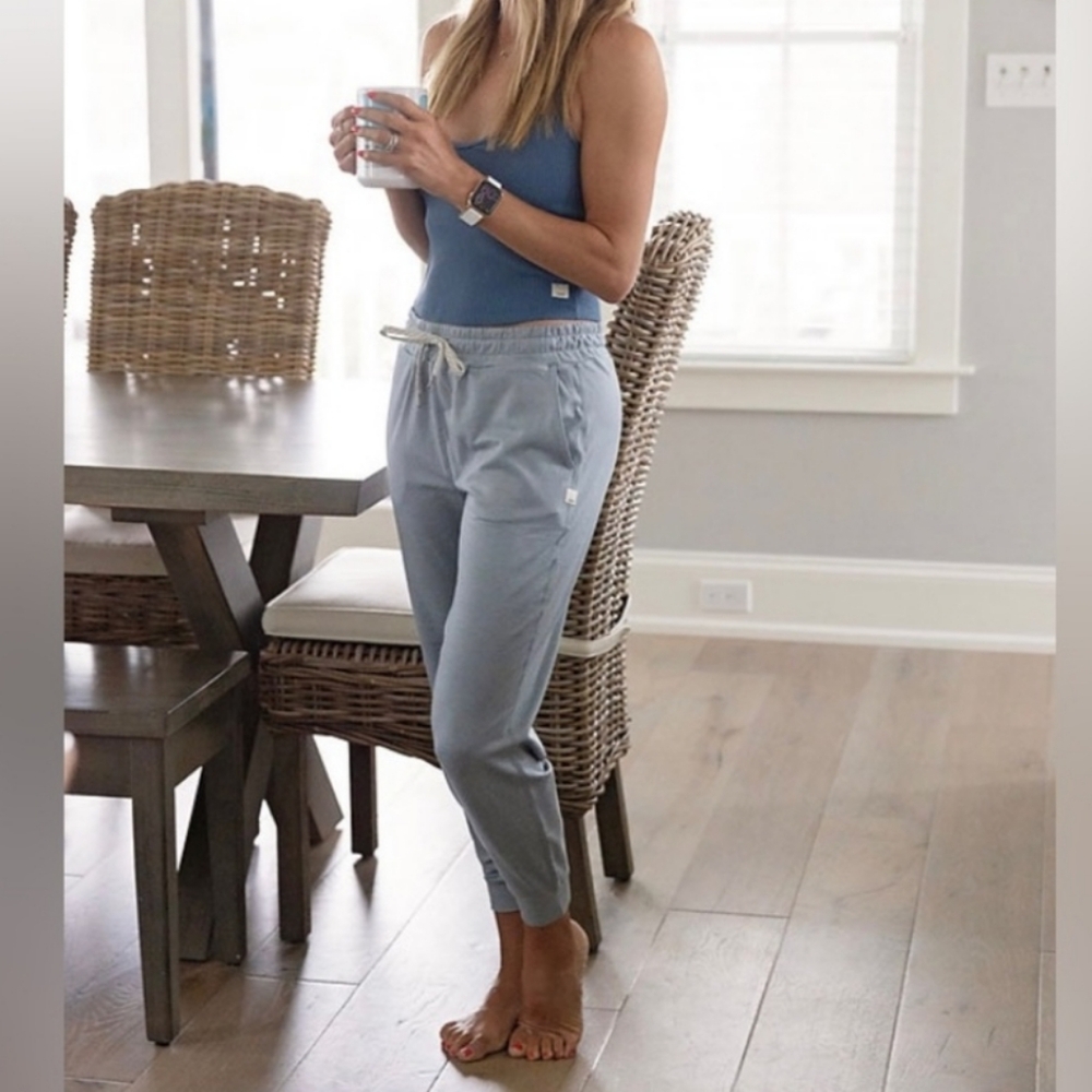 Vuori Women's Performance Jogger in Light Cloud Heather Size Small